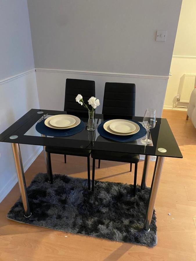 2 Bedroom Lovely Apartment In Woolwich 런던 외부 사진